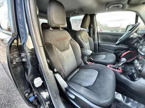 Used 2017 Jeep Renegade Trailhawk image 25