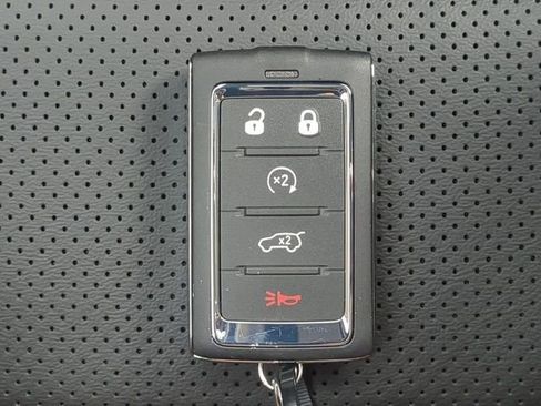 New 2026 Jeep Grand Cherokee L Limited w/ Luxury Tech Group II image 39