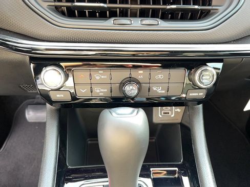 New 2026 Jeep Compass Latitude image 21