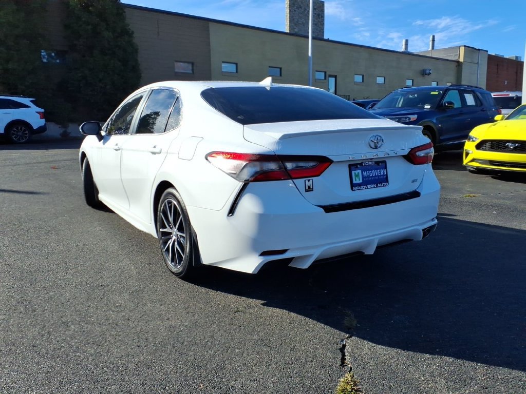 Used 2022 Toyota Camry SE w/ Cold Weather Package FWD image 8