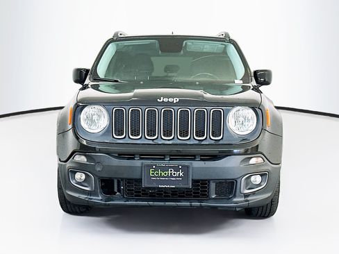 Used 2015 Jeep Renegade Latitude FWD image 2