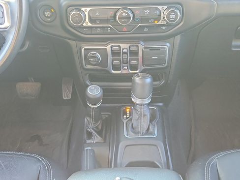 Used 2020 Jeep Gladiator Overland image 18