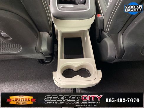 Used 2024 Chrysler Pacifica Limited image 26