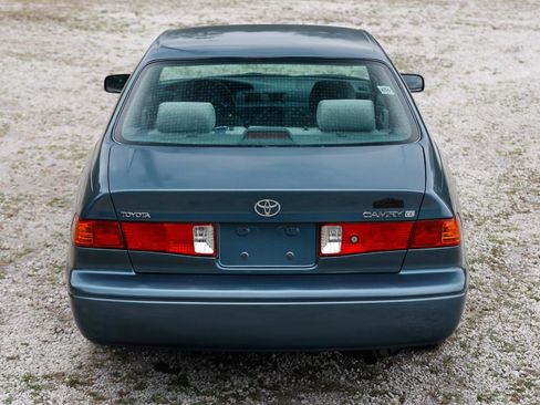 Used 2000 Toyota Camry CE FWD image 9