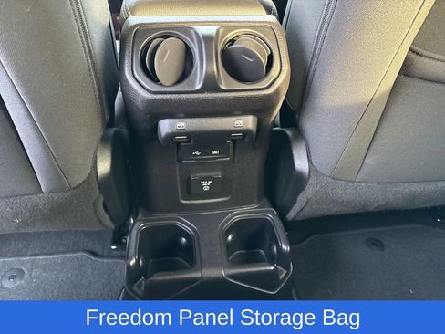 Used 2018 Jeep Wrangler Unlimited Sahara image 14