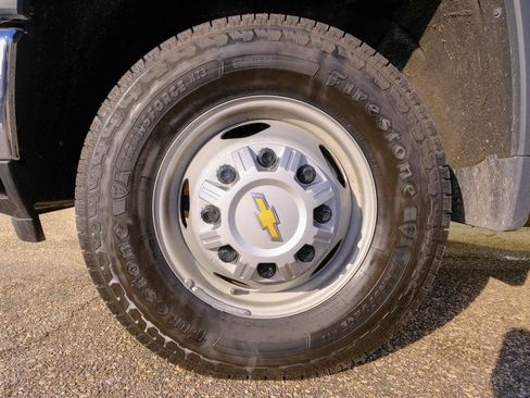 Used 2024 Chevrolet Silverado 3500 W/T image 36