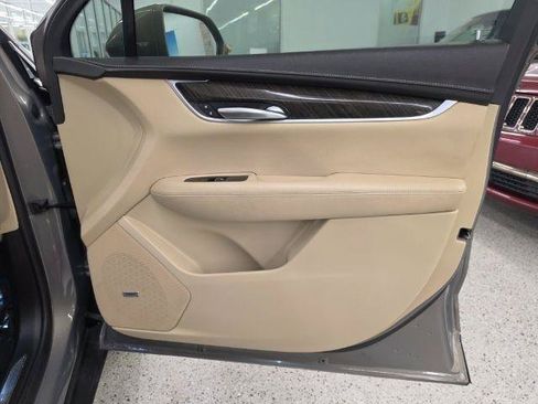 Used 2018 Cadillac XT5 FWD image 36