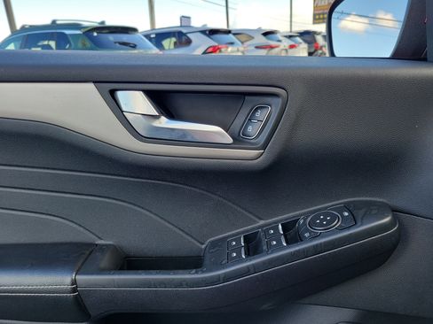 Used 2022 Ford Escape SEL image 17