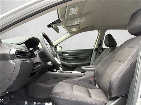 Used 2024 Nissan Altima 2.5 SV image 11
