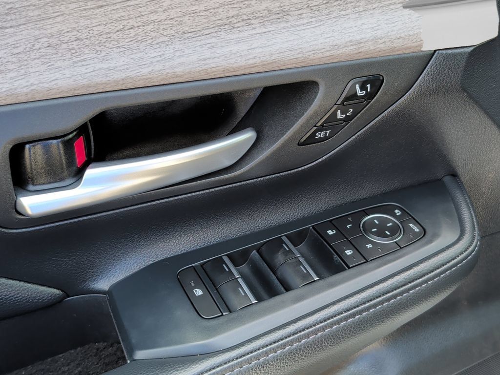 Used 2024 Toyota Grand Highlander AWD Hybrid image 15