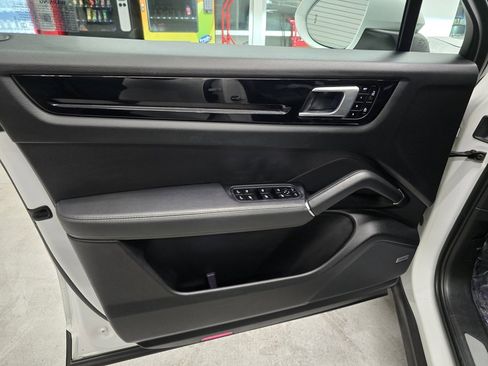 Used 2021 Porsche Cayenne Coupe image 13