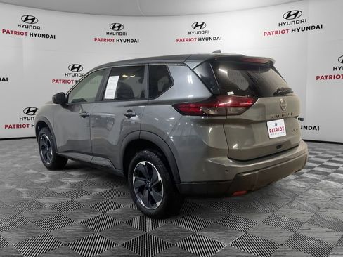 Used 2024 Nissan Rogue SV image 7