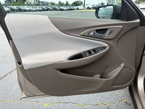 Used 2022 Chevrolet Malibu LS FWD image 10