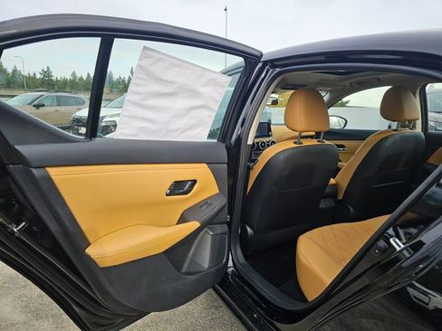 Used 2025 Nissan Sentra SV w/ SV Premium Package image 17