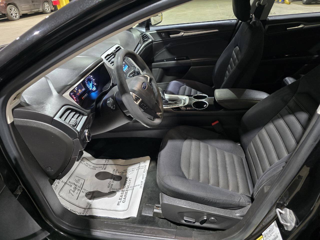 Used 2014 Ford Fusion SE FWD image 23