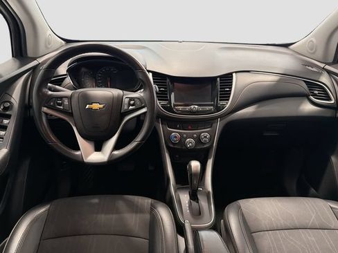Used 2020 Chevrolet Trax LT w/ LT Convenience Package FWD image 20