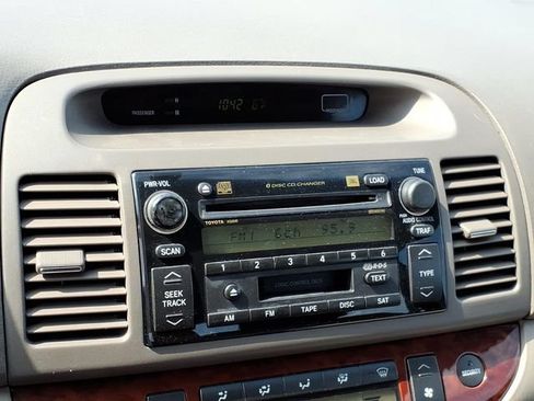 Used 2005 Toyota Camry LE FWD image 21