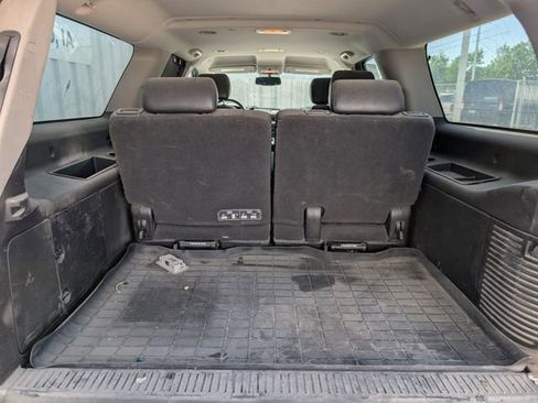 Used 2011 GMC Yukon XL SLT w/ SLT-2 Equipment Package AWD/4WD image 14