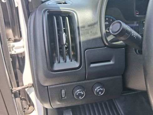 Used 2020 Chevrolet Colorado LT w/ Safety Package image 12