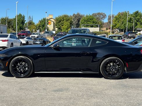 Used 2025 Ford Mustang Coupe image 7