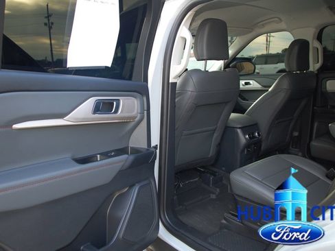 Used 2025 Ford Explorer Active w/ Active Comfort Package RWD image 13