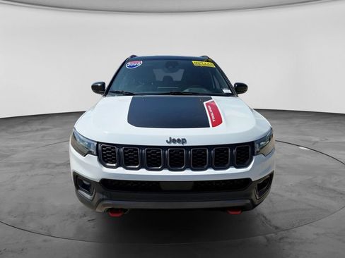 Used 2025 Jeep Compass Trailhawk AWD/4WD image 4
