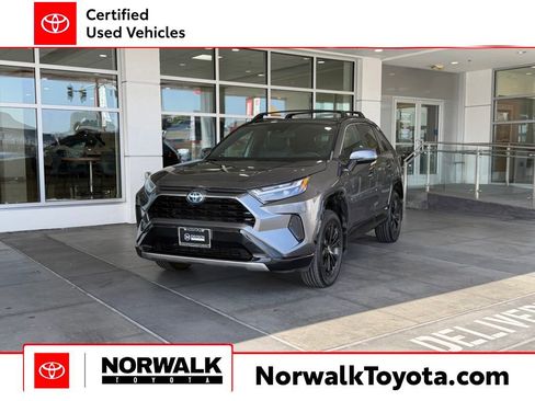 Certified 2022 Toyota RAV4 SE w/ Convenience Package AWD/4WD image 1