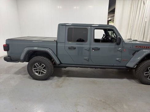 Used 2025 Jeep Gladiator Mojave AWD/4WD image 7