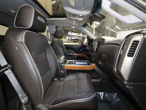 Used 2018 Chevrolet Silverado 1500 High Country image 17