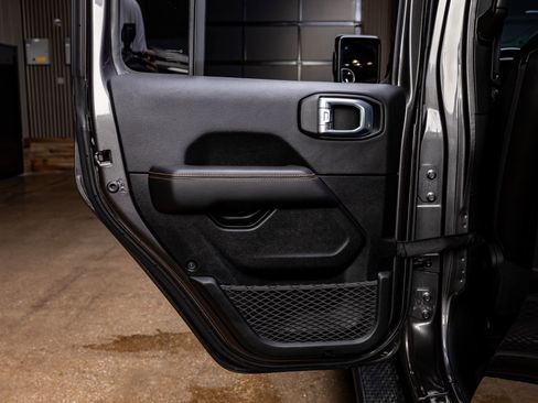 Used 2021 Jeep Gladiator Overland AWD/4WD image 37