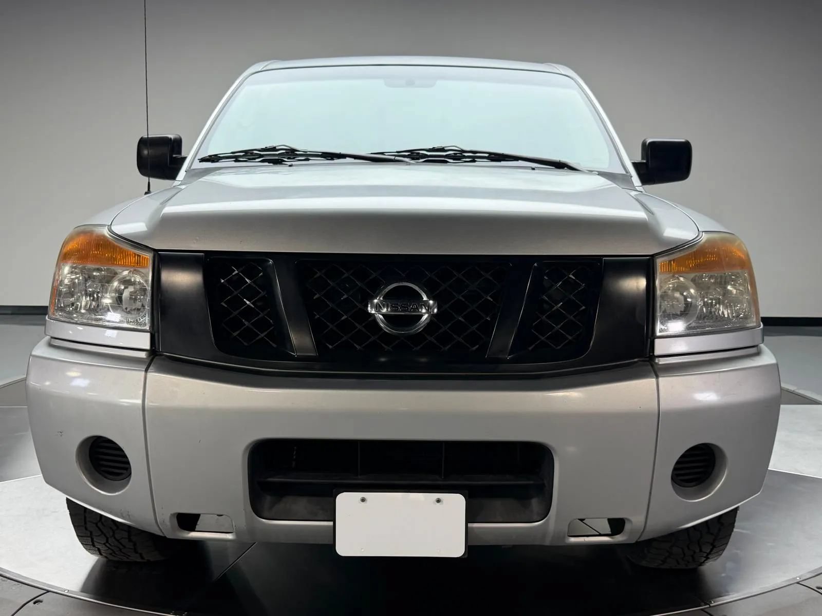 Used 2010 Nissan Titan XE w/ XE Popular Equipment Pkg RWD image 3