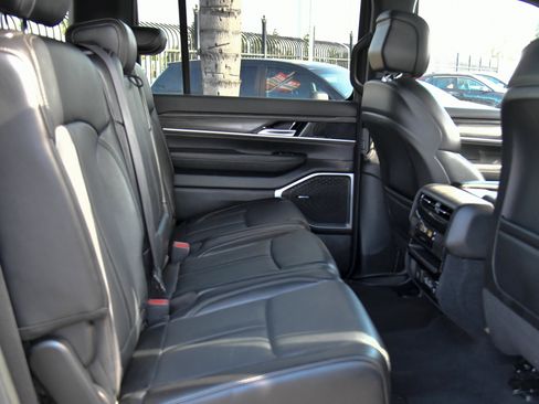Used 2024 Jeep Wagoneer L Series II RWD image 54