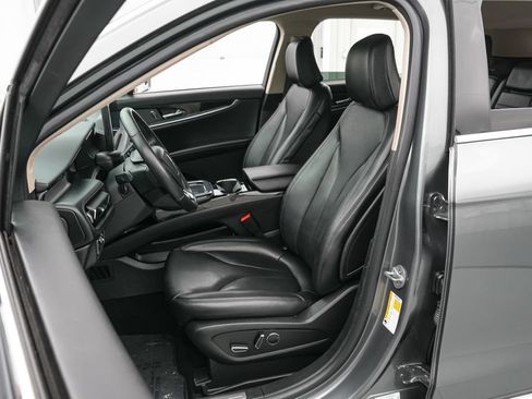 Used 2023 Lincoln Nautilus AWD image 11