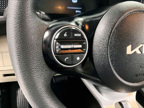 Used 2025 Kia Soul LX FWD image 23