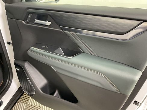 Used 2025 GMC Acadia AT4 image 26