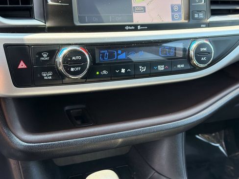 Used 2015 Toyota Highlander XLE FWD image 18