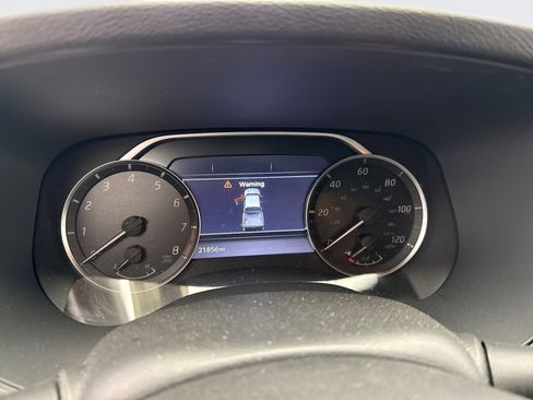 Used 2023 Nissan Frontier SV w/ Technology Package image 11