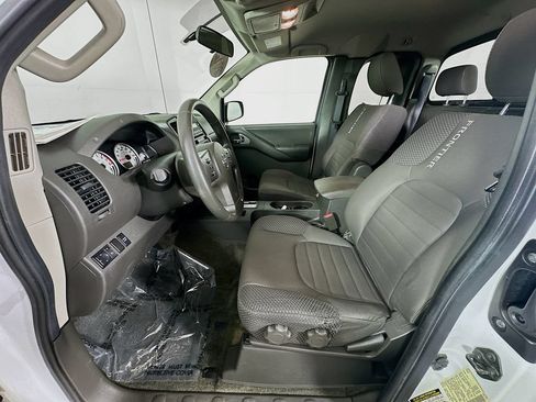 Used 2012 Nissan Frontier SV w/ Sport Appearance Pkg AWD/4WD image 26