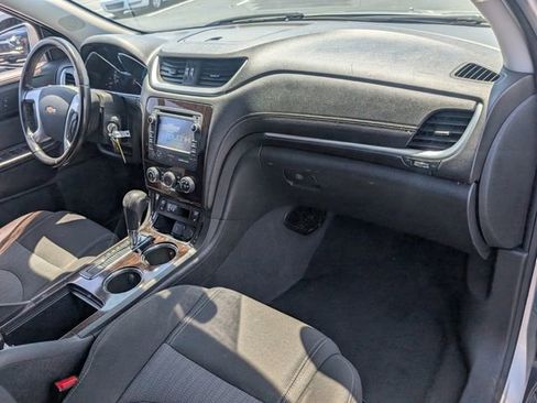 Used 2015 Chevrolet Traverse LT w/ Style and Technology Package FWD image 19
