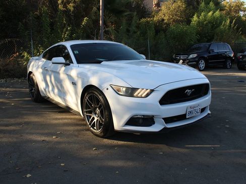 Used 2015 Ford Mustang GT RWD image 1