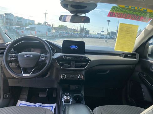 Used 2022 Ford Escape SE image 17