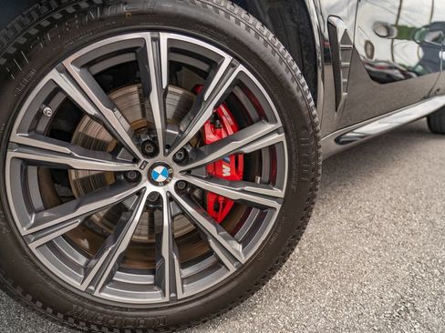 Used 2024 BMW X5 xDrive40i w/ M Sport Package AWD/4WD image 3