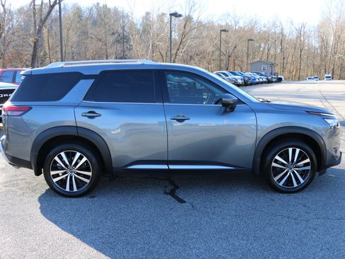 Used 2025 Nissan Pathfinder Platinum w/ Cargo Package image 9