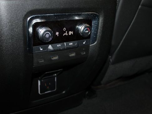 Used 2025 GMC Yukon Denali w/ Advanced Technology Package image 13