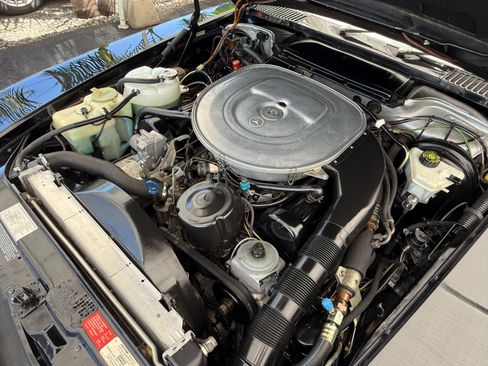 Used 1987 Mercedes-Benz 560 SL image 16