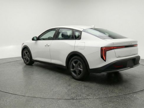 Used 2025 Kia K4 LXS image 6