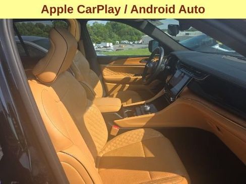Used 2023 Jeep Grand Cherokee Summit AWD/4WD image 10