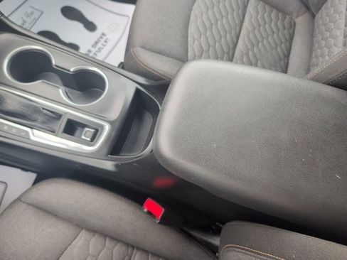 Used 2019 Chevrolet Equinox LT w/ Driver Convenience Package FWD image 17