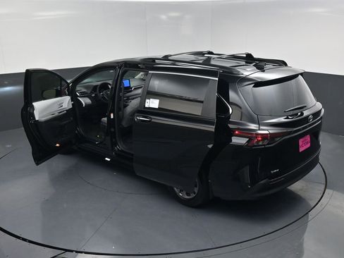 New 2026 Toyota Sienna XLE FWD image 20