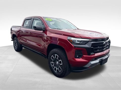 Used 2025 Chevrolet Colorado Z71 w/ Technology Package AWD/4WD image 8